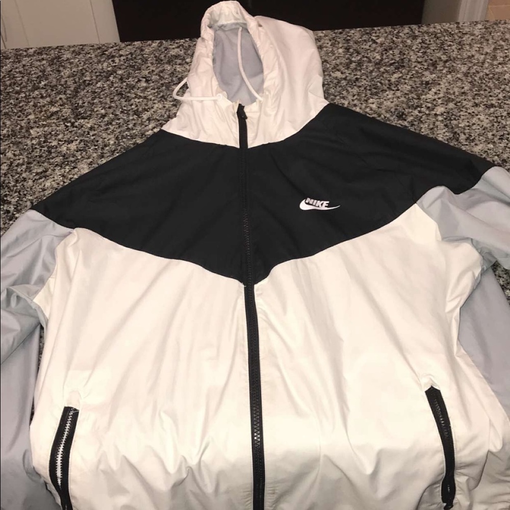 Nike men’s windbreaker (Large)